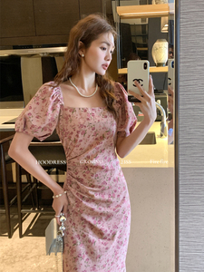 法式方领连衣裙2026新款女夏气质名媛高级感褶皱开叉包臀碎花长裙