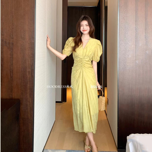 小众设计V领连衣裙2024新款女夏法式复古褶皱显瘦超显身材气质裙