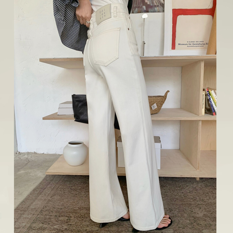超火的白色牛仔裤女直筒微喇裤子