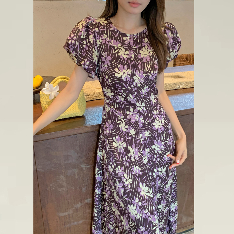 法式碎花连衣裙女夏2025新款设计感后腰镂空独特漂亮掐腰气质长裙