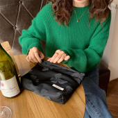 小白兔几时尚 高贵纯黑化妆包暗纹蝴蝶结优雅随身收纳袋拉链女小包