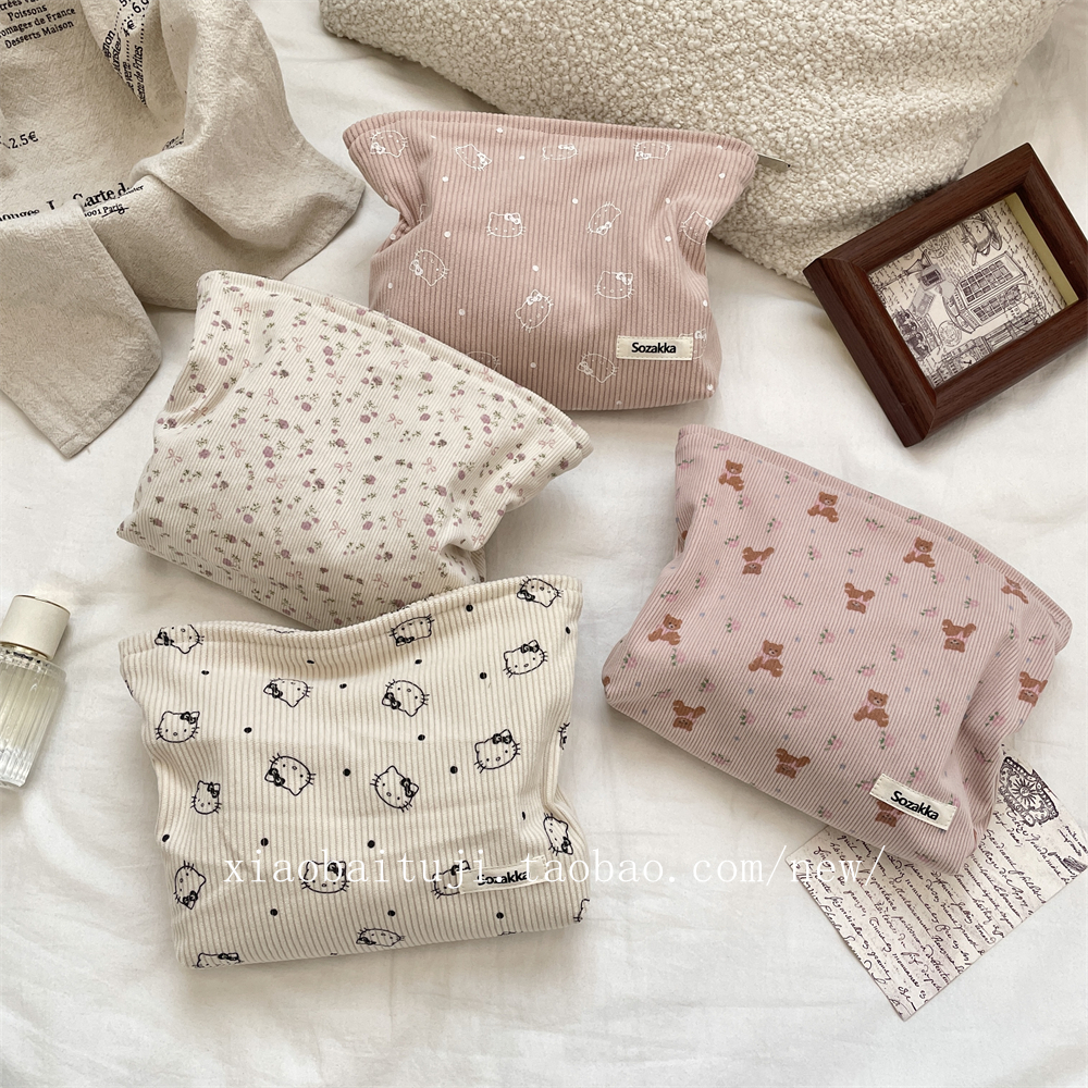 小白兔几新款可爱小熊灯芯绒化妆包大容量便携洗漱包手拿包收纳袋