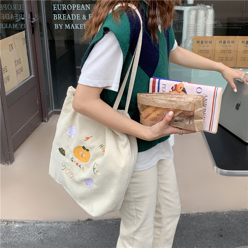 小白兔日韩帆布包学生上课插画