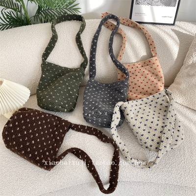 小白兔几 新款秋冬毛绒包包女大容量水桶包百搭单肩包通勤斜挎包