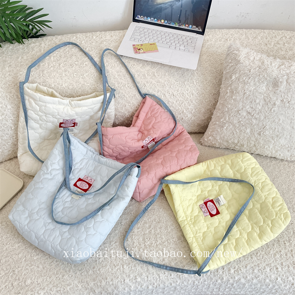 小白兔几 新款绗缝夹棉单肩斜挎书包学生女大容量妈咪包单肩包女