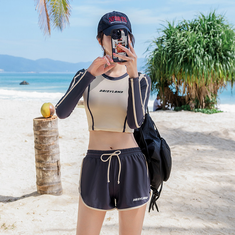 泳衣女2025新款分体平角三件套长袖防嗮保守海边度假温泉运动泳装