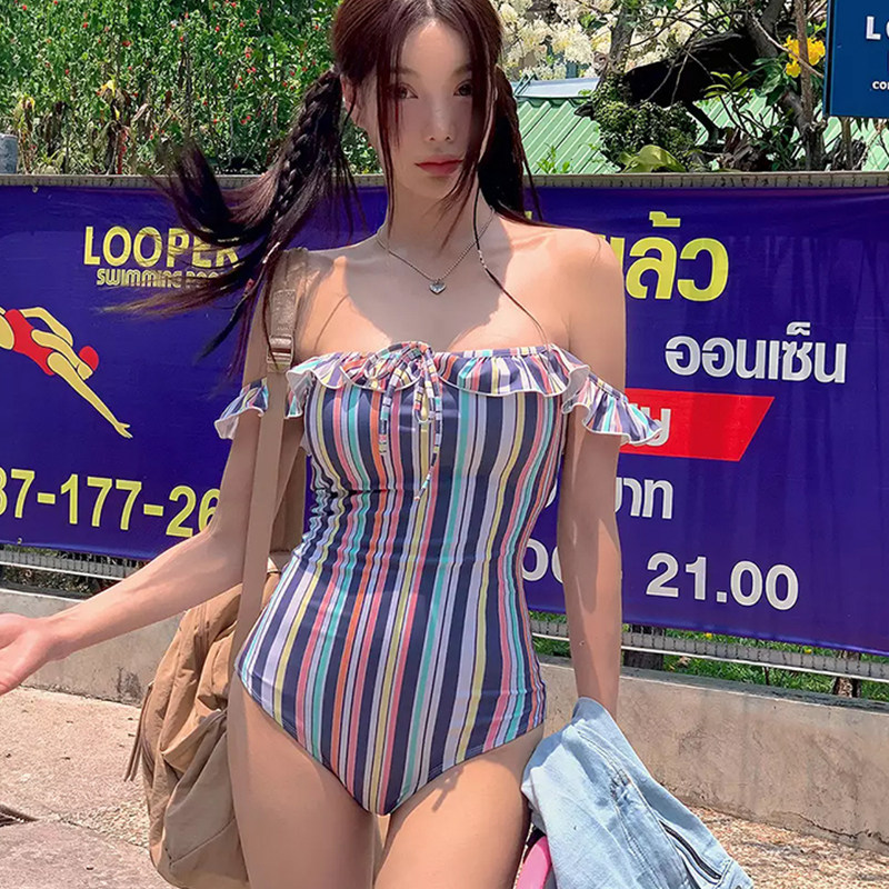 泳衣女2025新款性感一字肩条纹连体三角小胸聚拢显瘦纯欲风游泳装