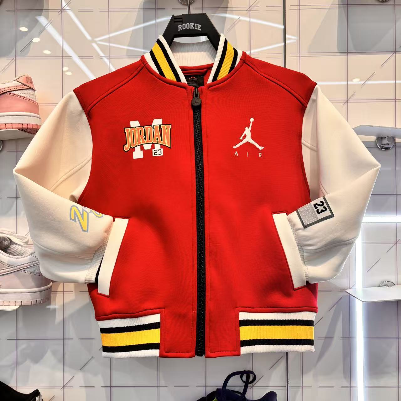 乔丹26年春季专柜男女童棉棒球服