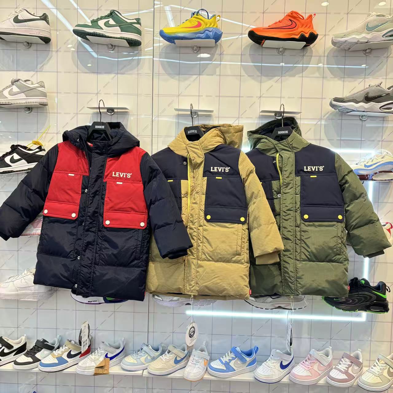 李维斯25年冬季中长款连帽羽绒服