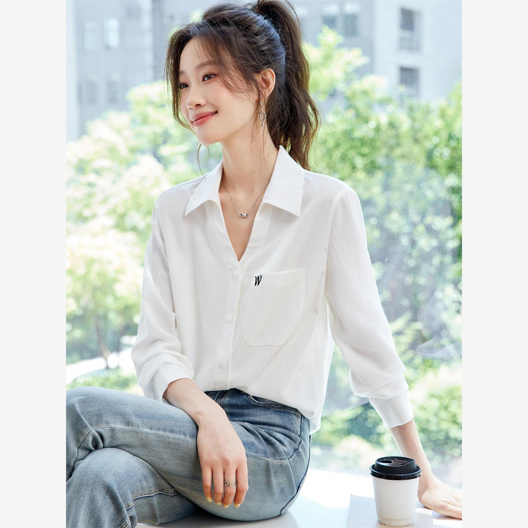 设计感V领白色长袖衬衫女短款秋装2025新款高级衬衣春秋百搭上衣