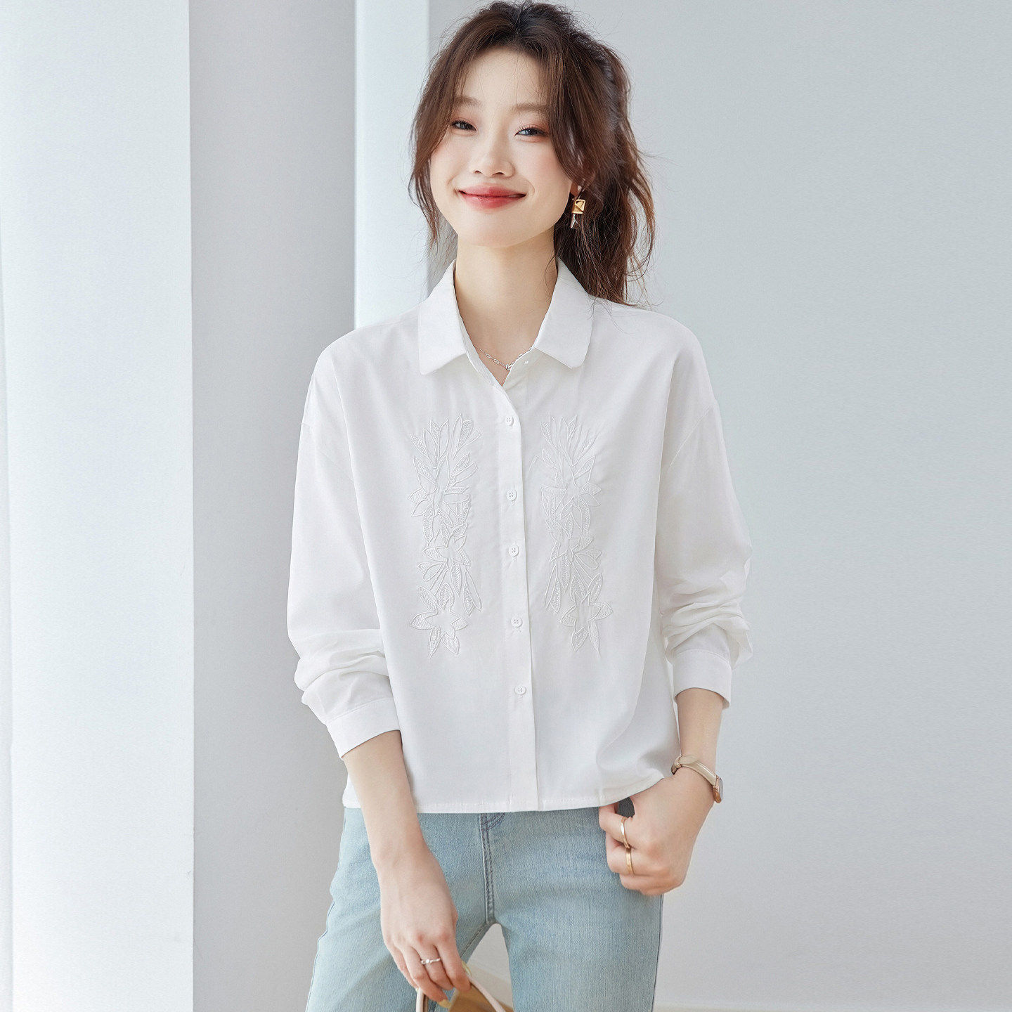 100%纯棉刺绣衬衫女长袖