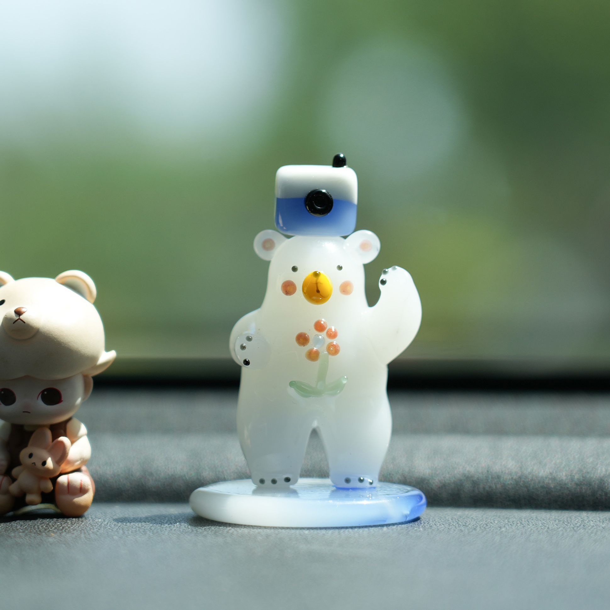 春日拍照小熊车载桌面摆件礼物