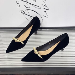 2025年秋季新款法式珍珠尖头浅口单鞋女鞋子复古百搭舒适细跟单鞋