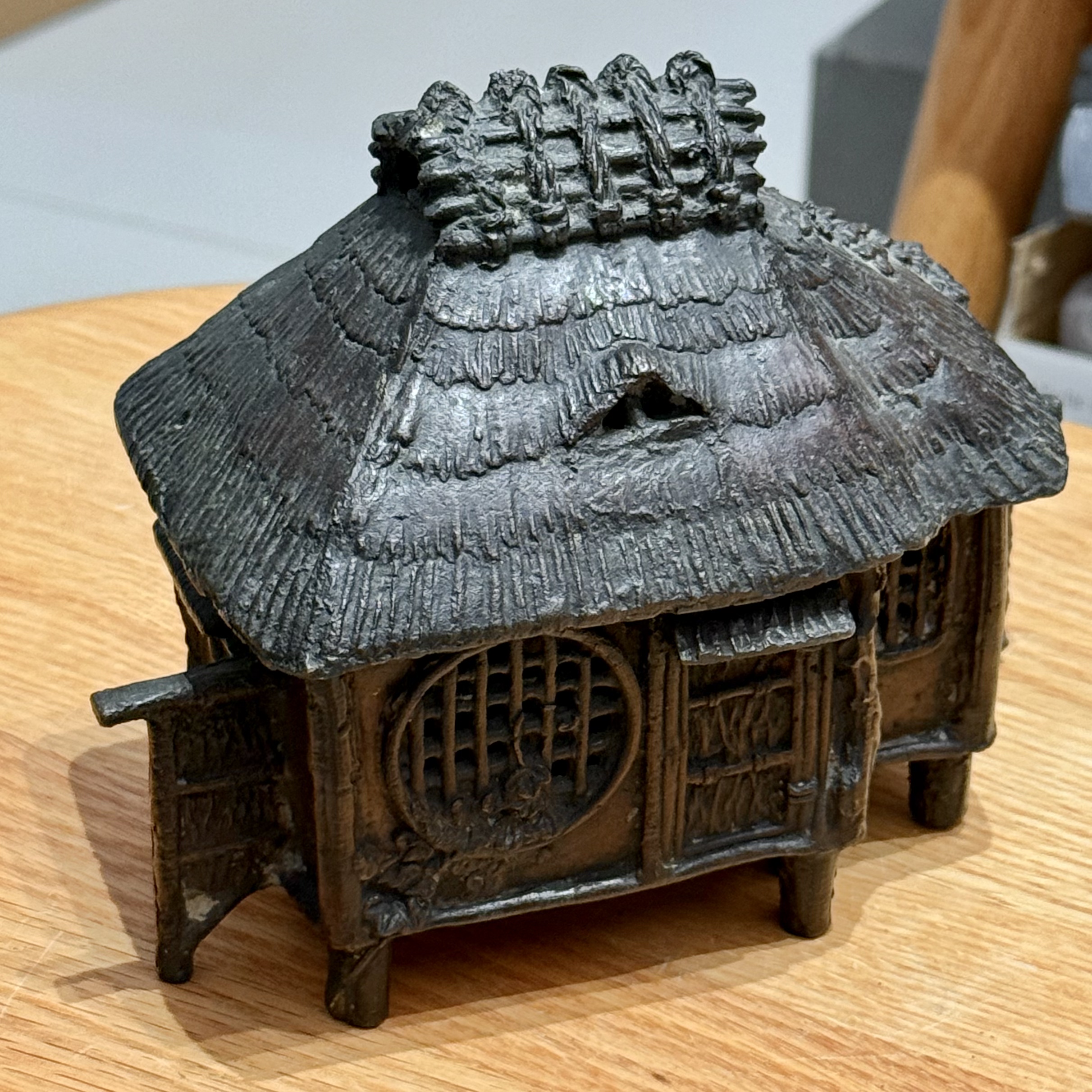 日本中古本间琢斋铜制茅草屋复古香薰炉香炉 侘寂风摆件 15*10cm