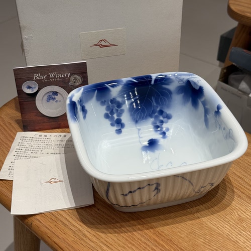 日本深川制Blue Winery蓝酒庄系列釉下染付青花葡萄纹角皿18*8cm