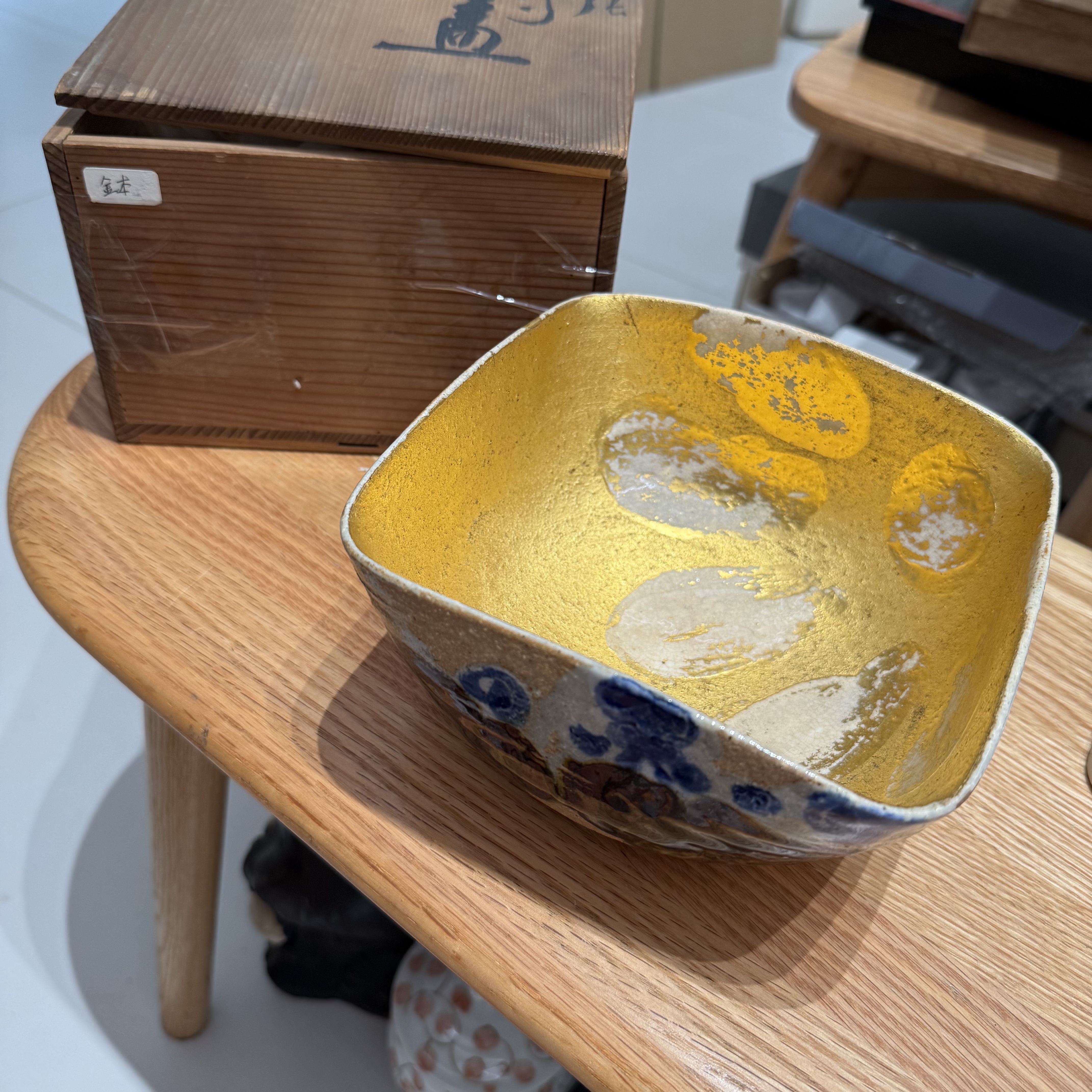 日本京都嵯峨烧昭和早期齐藤快乐作24k金箔手绘粗陶果钵 珍藏孤品