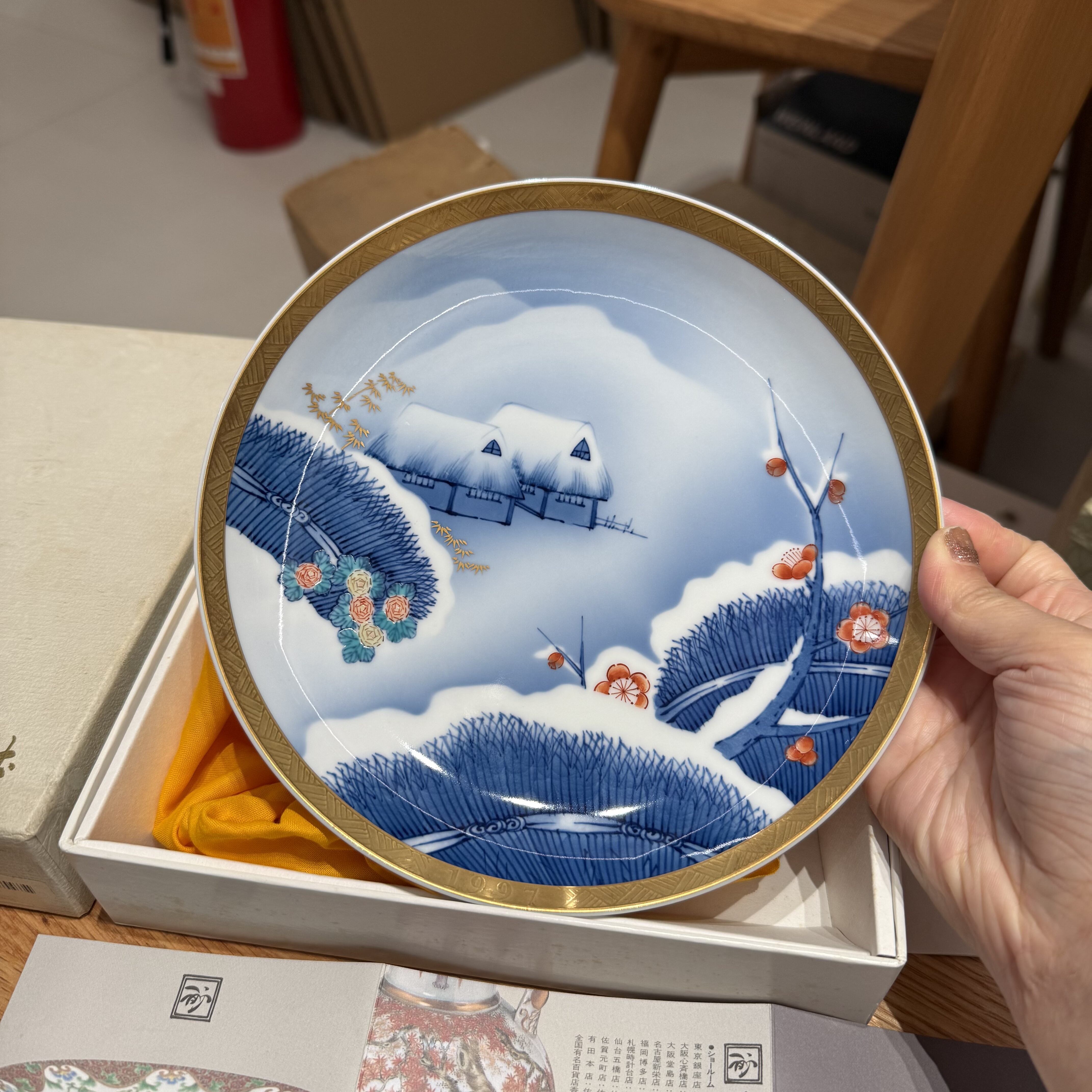 日本香兰社限定1997年纯手绘雪景赏盘 瓷艺工坊出品 原盒贡布孤品