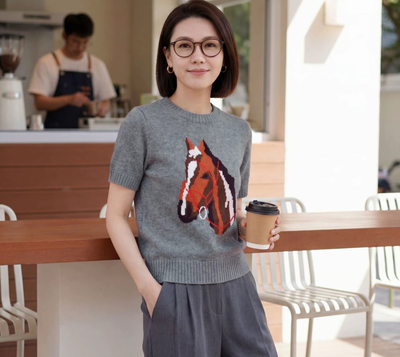 26年春季印花半袖女士时尚百搭休闲风针织T恤HB1384