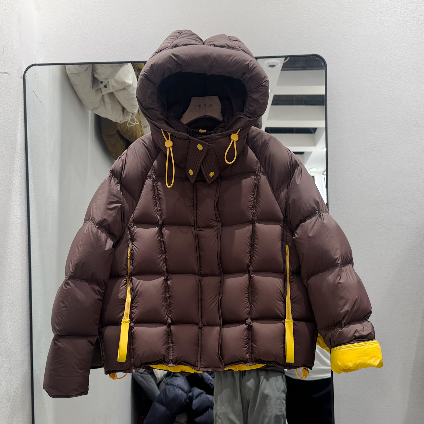 新国标90白鸭绒女高端原创高级感连帽撞色工装泡芙短款羽绒服外套