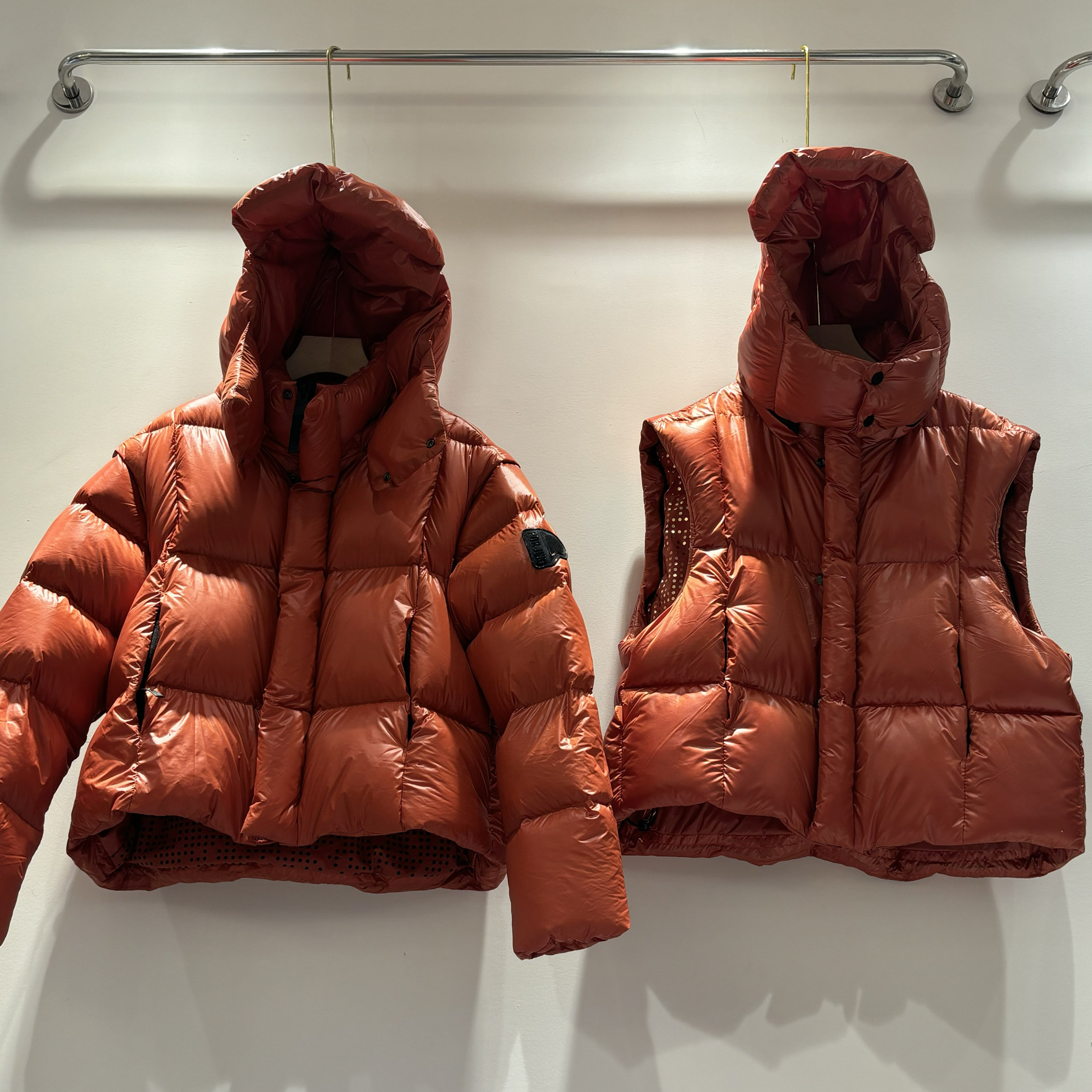 可拆卸两穿黑金亮面短款羽绒服女冬2025加厚面包服白鸭绒马甲外套