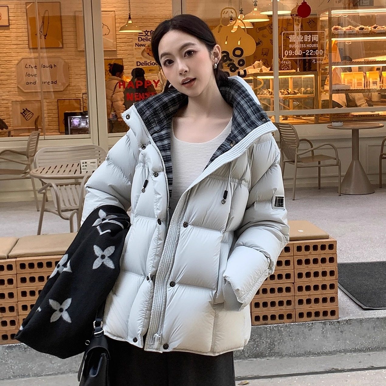 新国标90白鸭绒外套高端女时尚格纹拼接连帽加厚羽绒服短款面包服