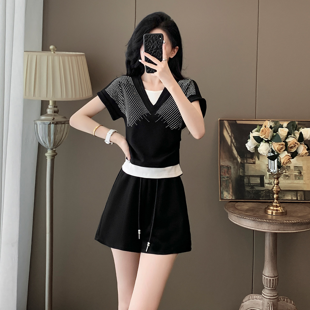 时尚减龄休闲运动套装女2025夏新款洋气显瘦假两件露肩上衣两件套