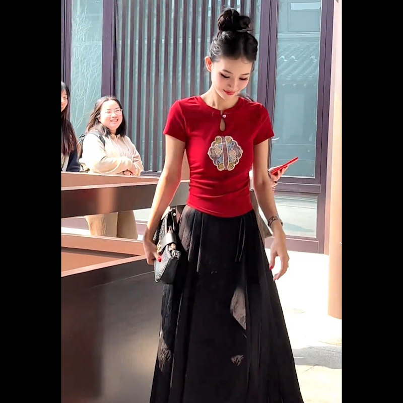 精致盘扣红色点缀刺绣两件套长裙