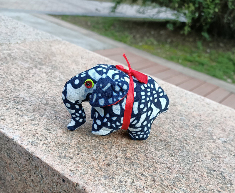 乌镇蓝印花布工艺品纯手工布艺摆件大象家居装饰幼儿园道具小象