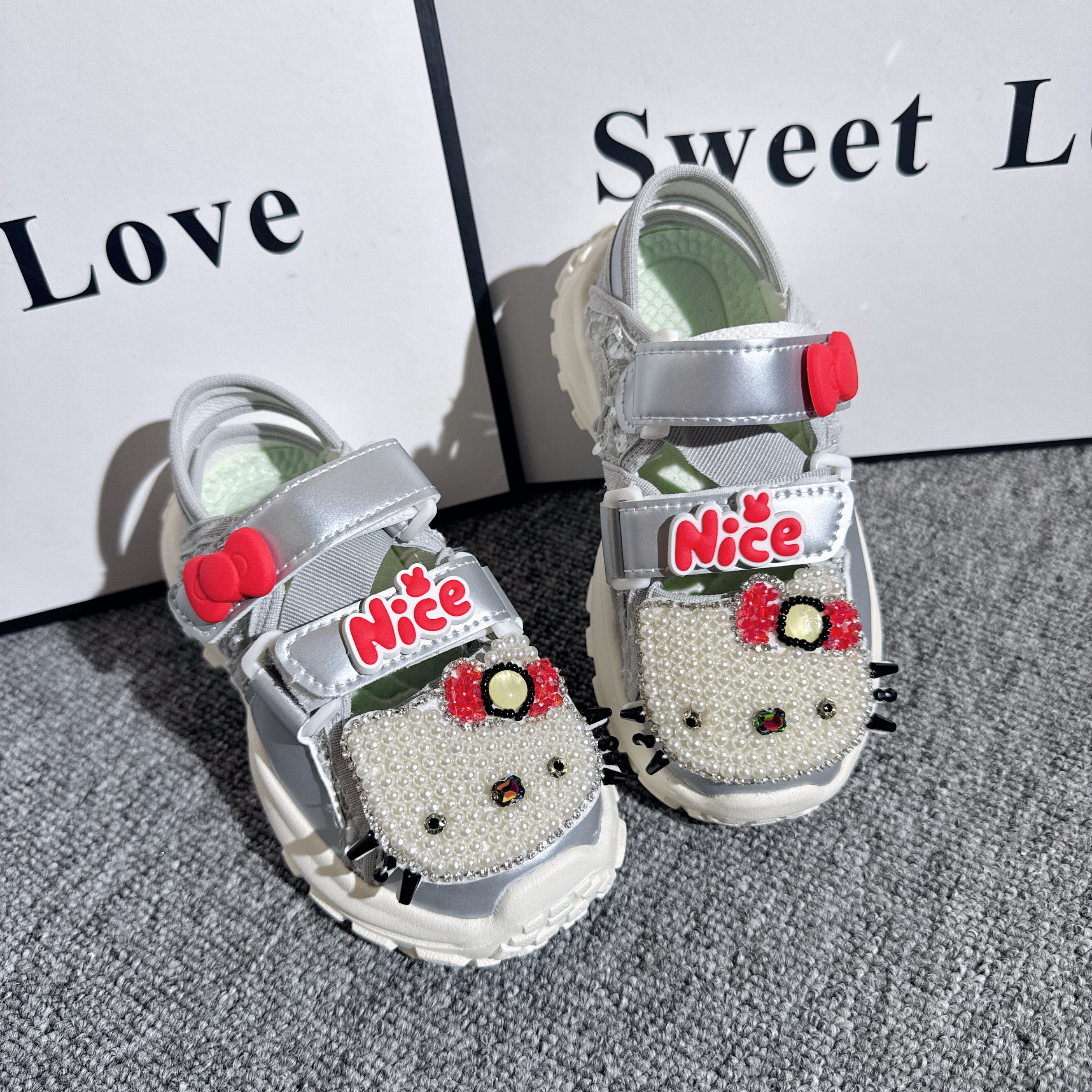 女童凉鞋2026春夏新款儿童运动凉鞋卡通女宝网鞋中大童公主包头鞋