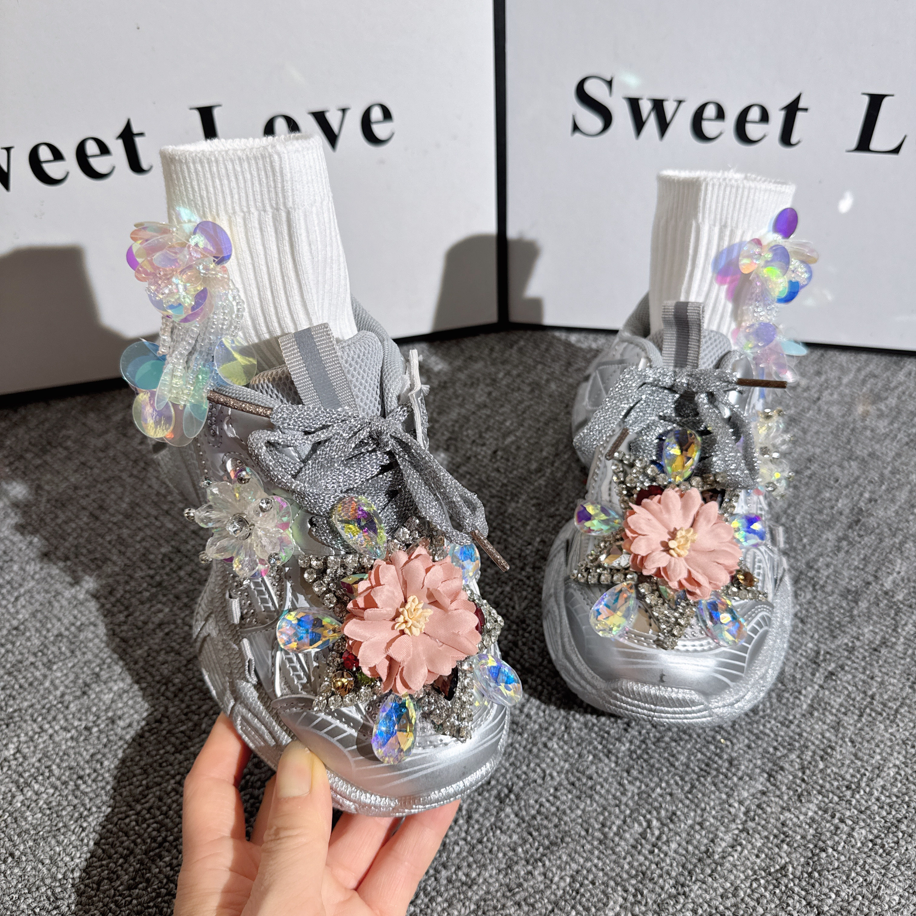 重工女童鞋甜美风水钻花朵装饰老爹鞋银色厚底运动鞋轻便透气洋气