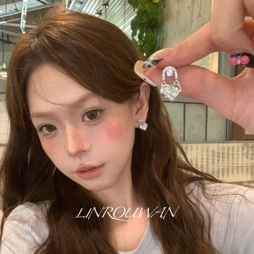 锁扣爱心满钻耳钉女轻奢耳饰
