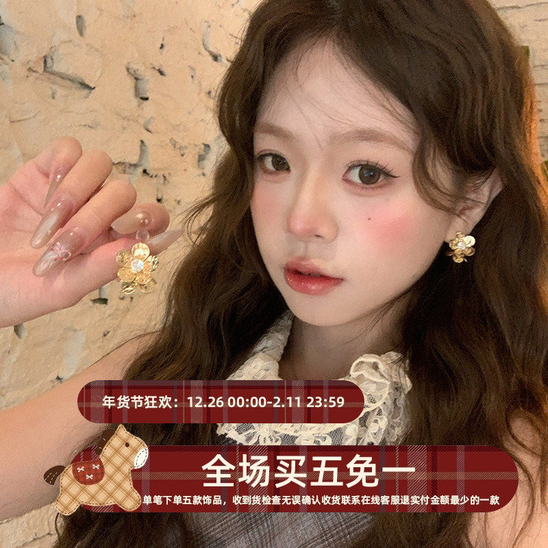 精致韩女 双花相拥锤纹镶合成锆石耳钉气质耳饰轻奢高级感耳环女,饰品/流行首饰/时尚饰品新,耳环,淘宝优惠券,粉丝福利购,淘宝优惠卷