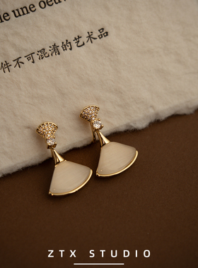 ZTX 经典小裙子无耳洞耳夹女小众轻奢高级感耳饰无痛蚊香盘耳环