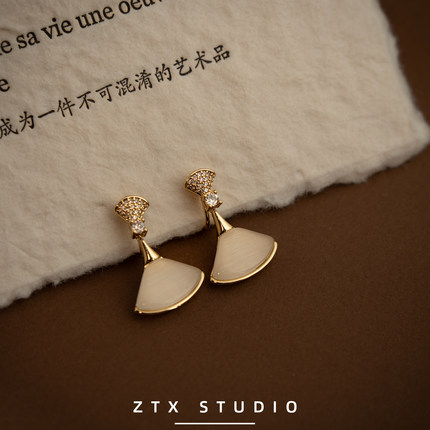 ZTX 经典小裙子无耳洞耳夹女小众轻奢高级感耳饰无痛蚊香盘耳环