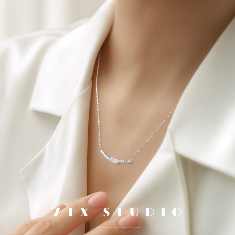 轻奢通勤项链女士法式脖子饰品珍珠金色轻奢小众高级感颈链女款