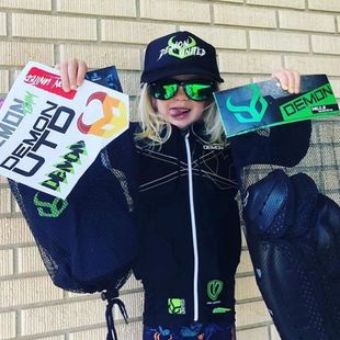 现货冬季新款DEMON 迪蒙单板双板儿童滑雪护具防摔装备护甲护臀