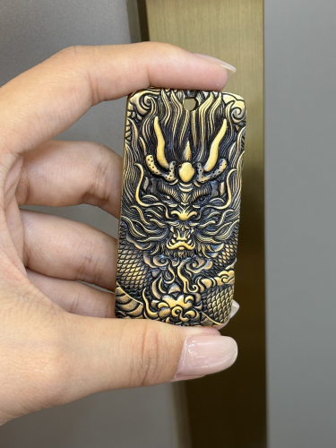 足金黄金电黑龙牌吊坠送女友礼物