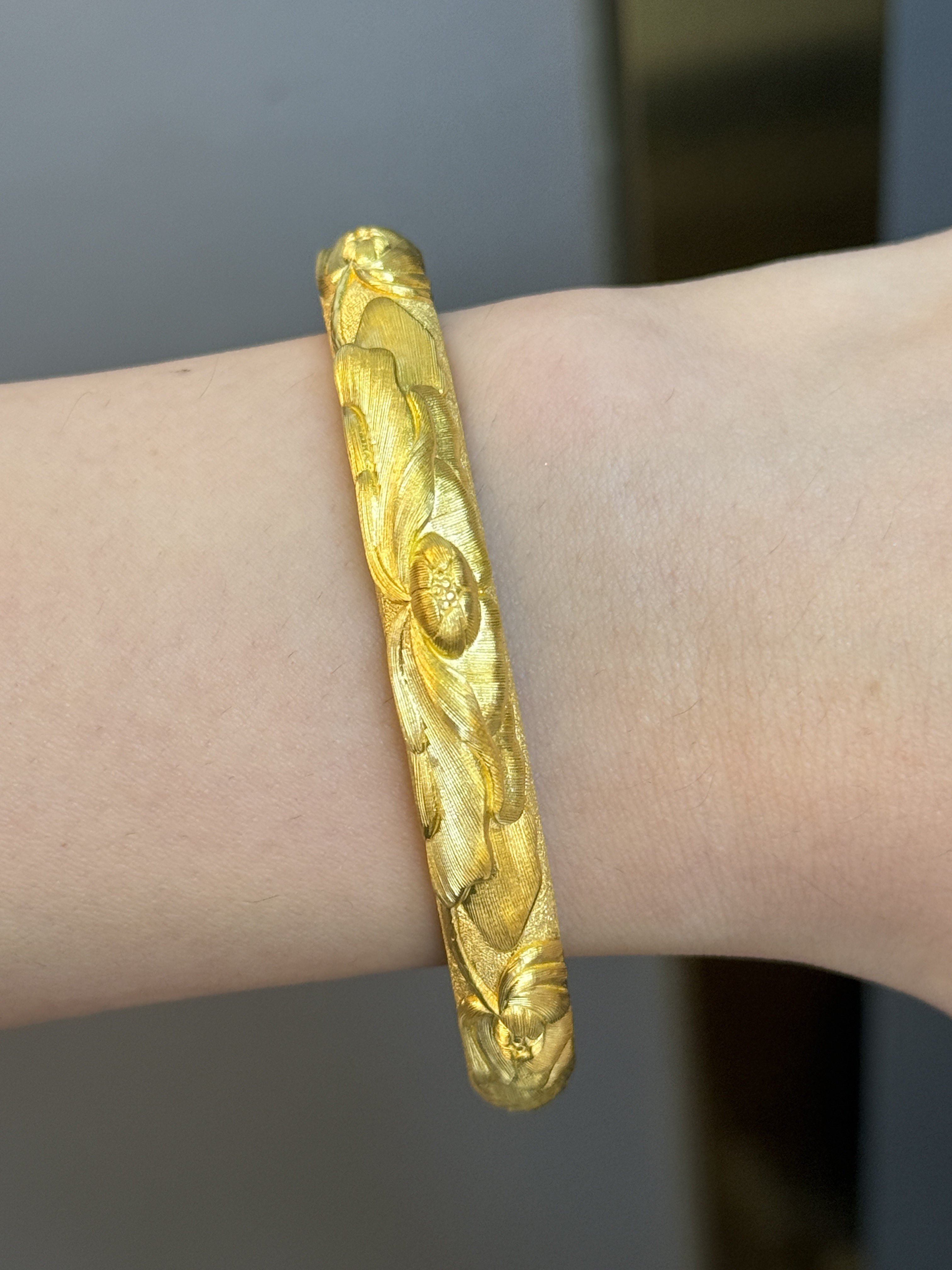 足金黄金錾刻牡丹花手镯送女友礼物