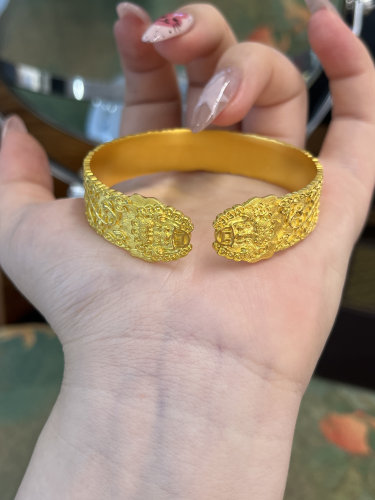 足金黄金錾刻开口吞金兽手镯送女友礼物