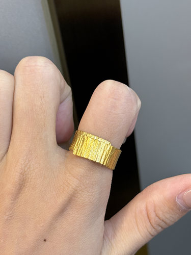 足金黄金树皮纹戒指送女友礼物