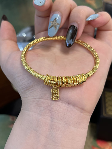 足金黄金锤纹盘缠手镯送女友礼物