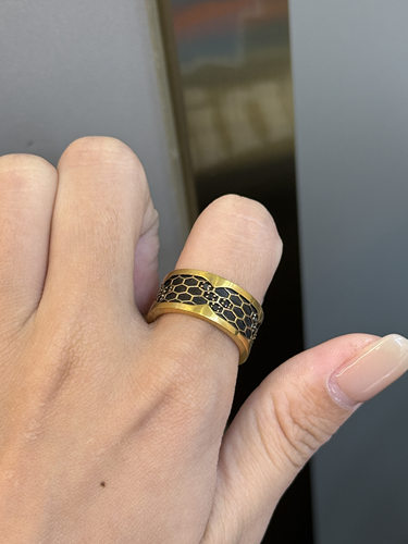 足金黄金电黑蛇鳞戒指送女友礼物