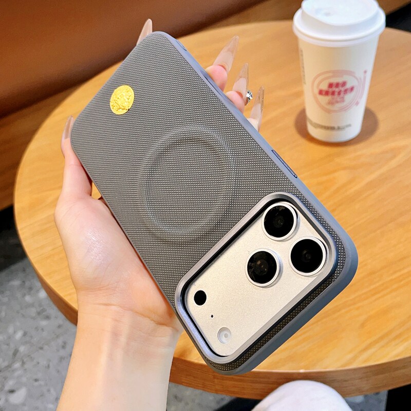 黄财神金甲钻石纹适用苹果17pro磁吸手机壳新款iPhone16promax高级17Air金属镜头15plus全包防摔保护套商务男