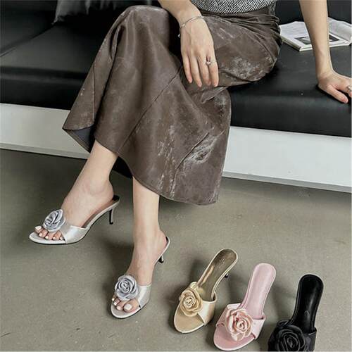 韩式温柔风花朵装饰一字拖女夏季细跟防水外穿凉拖鞋配裙子凉鞋