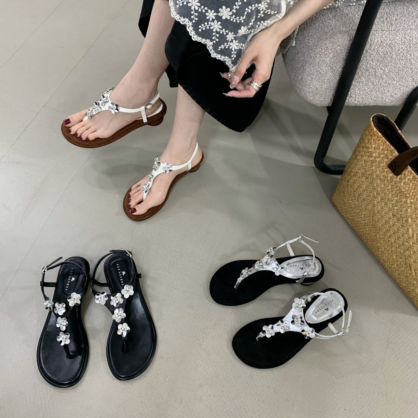粗跟法式仙女风水钻花朵夹趾凉鞋女夏2025新款外穿配裙子罗马凉鞋