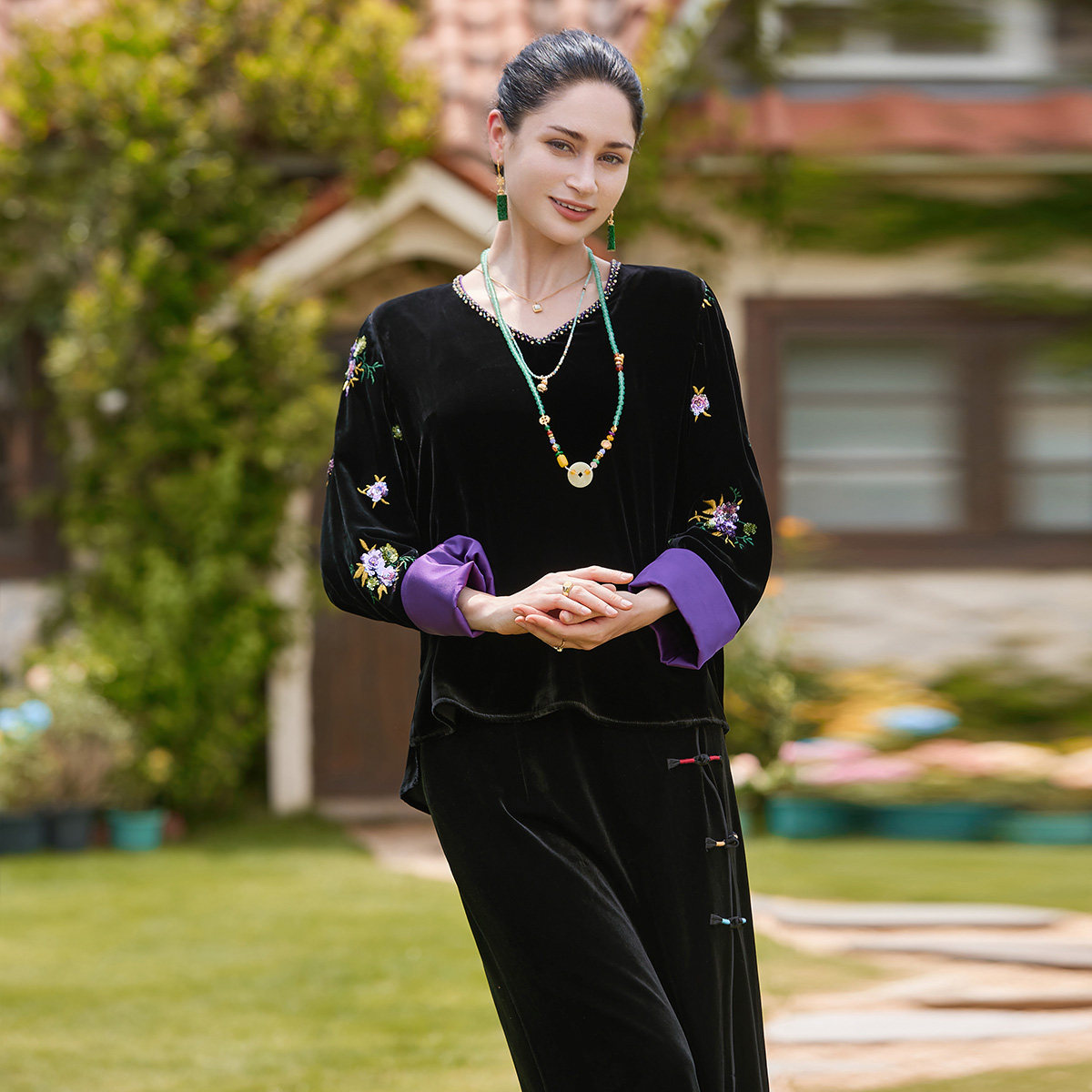中年妈妈秋装桑蚕丝上衣宽松显瘦洋气刺绣大码女衫2025新款