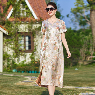 中年妈妈夏装浅色连衣裙碎花洋气修身裙显瘦大码气质长裙子