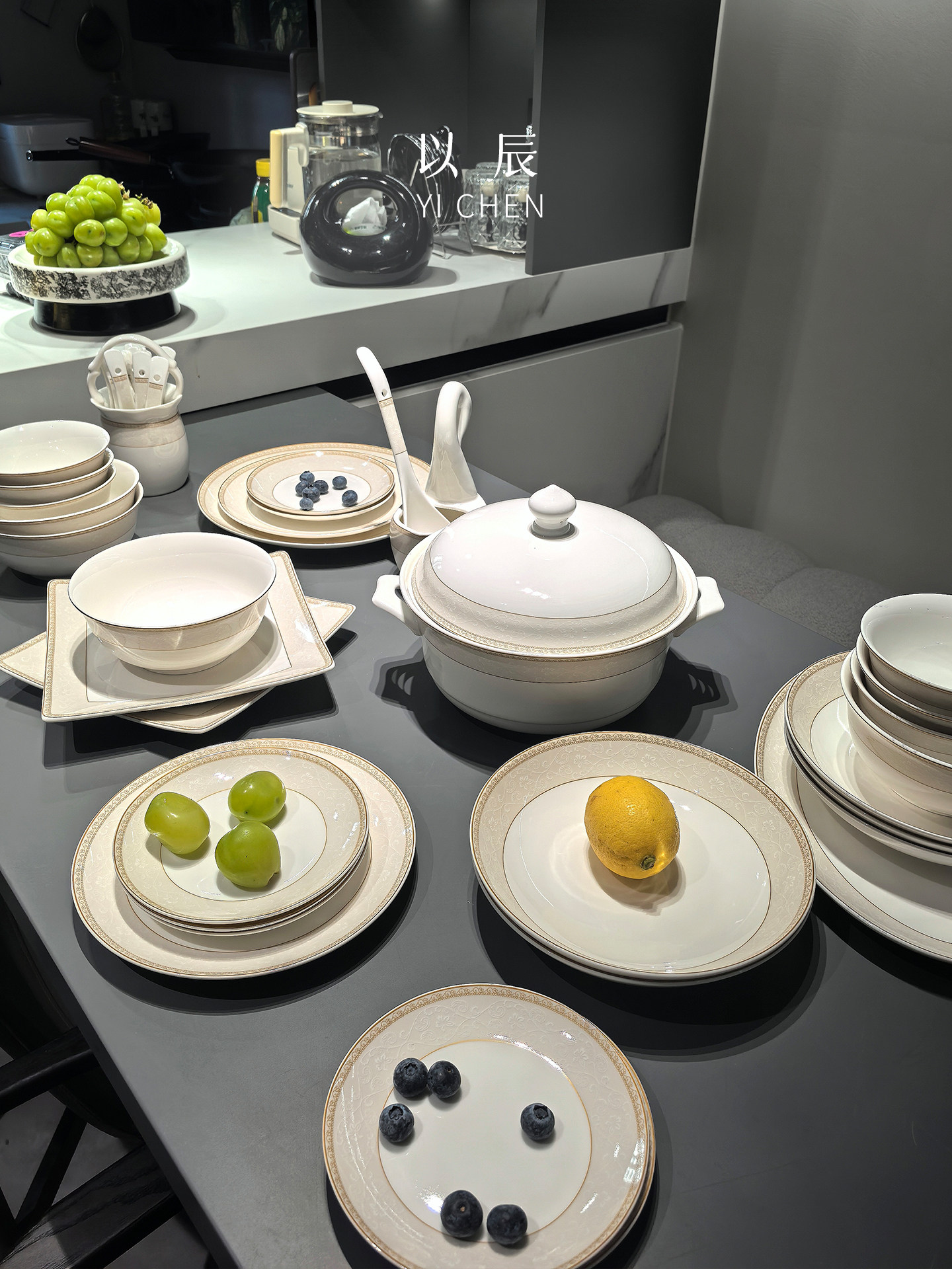 景德镇2025新碗盘套家用高价值碗陶瓷餐具套乔迁礼物