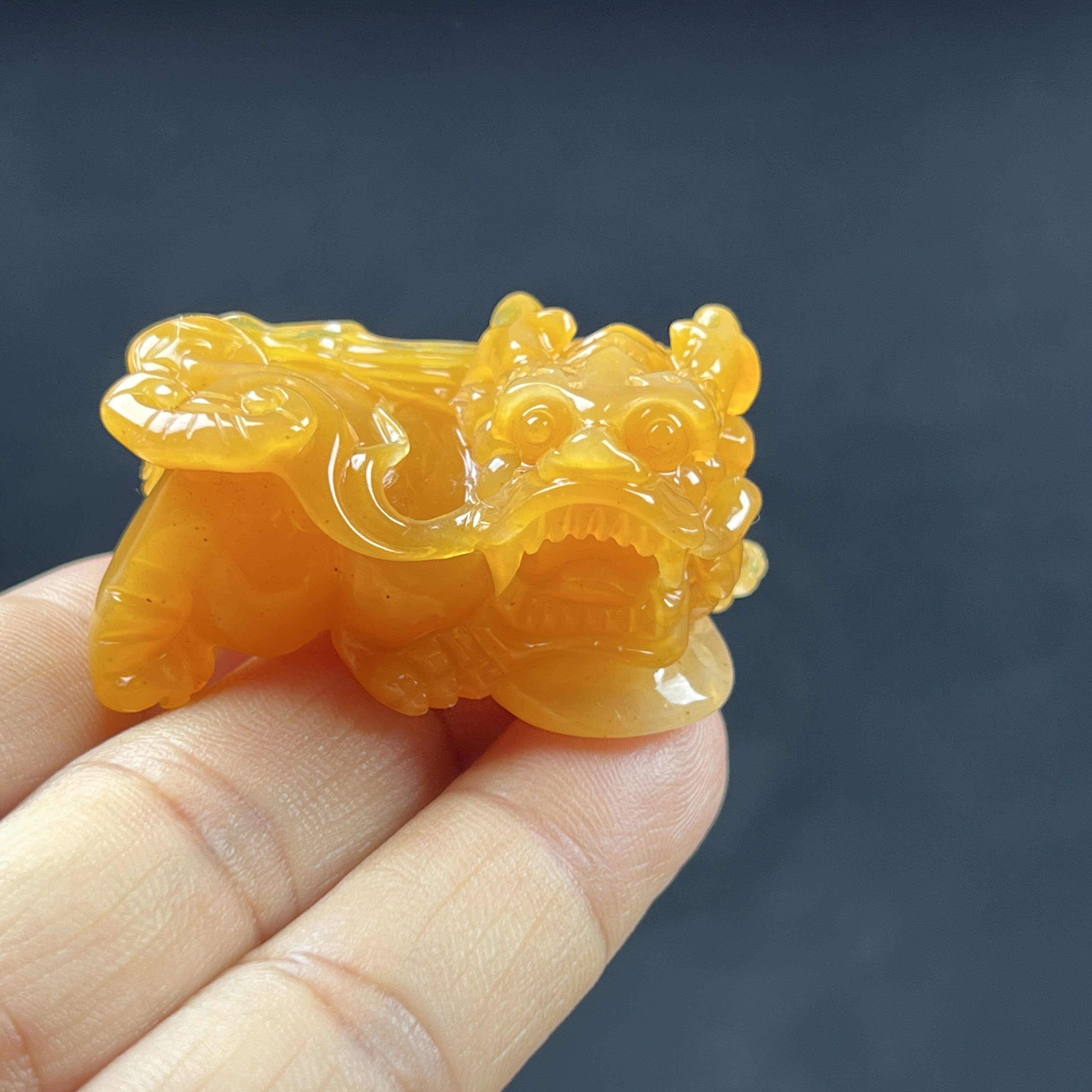 天然玉石精品珠宝缅料冰黄黄龙玉霸王貔貅吊坠毛衣链鸡油黄证书