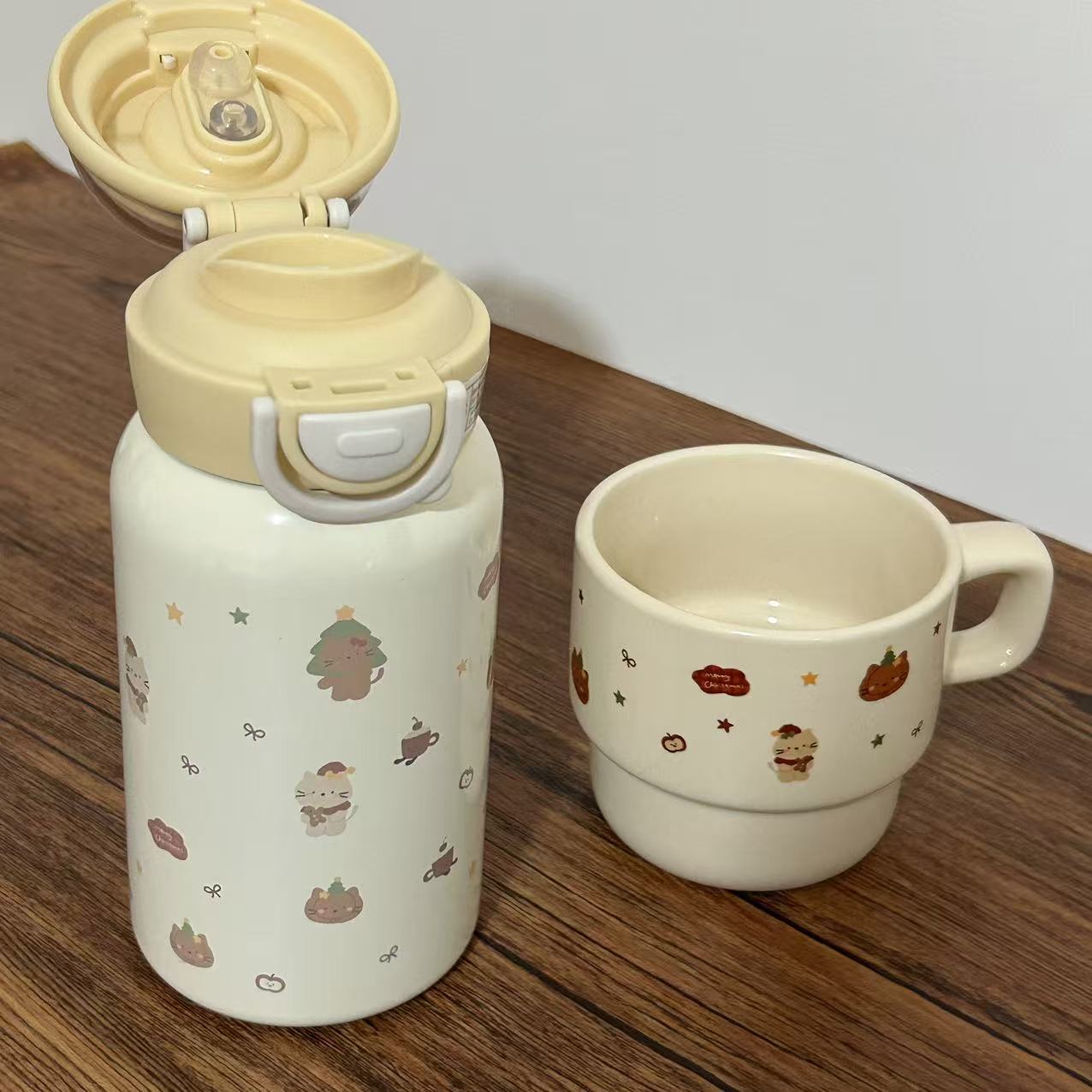 圣诞氛围拉满！304 不锈钢保温杯节日气息圣诞凯蒂印花便携可爱！